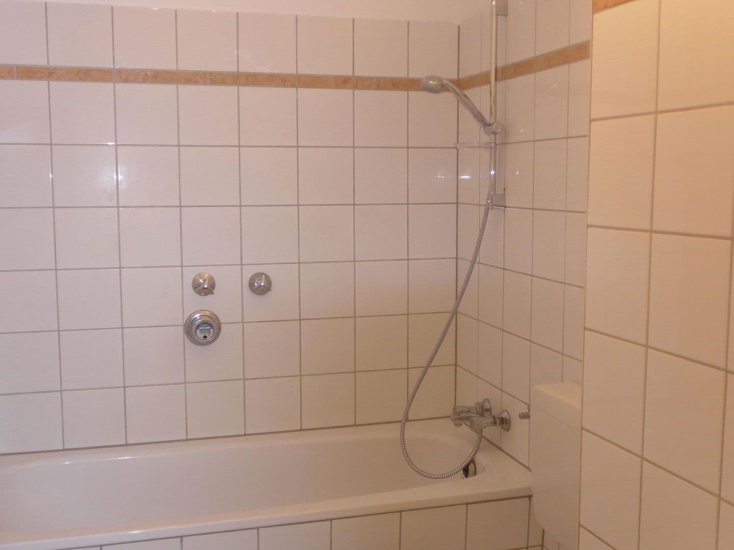 Pronájem bytu 2+1 60 m², Düsseldorf, Severní Porýní-Vestfálsko Pronájem bytu 2+1 60 m², Düsseldorf, Severní Porýní-Vestfálsko