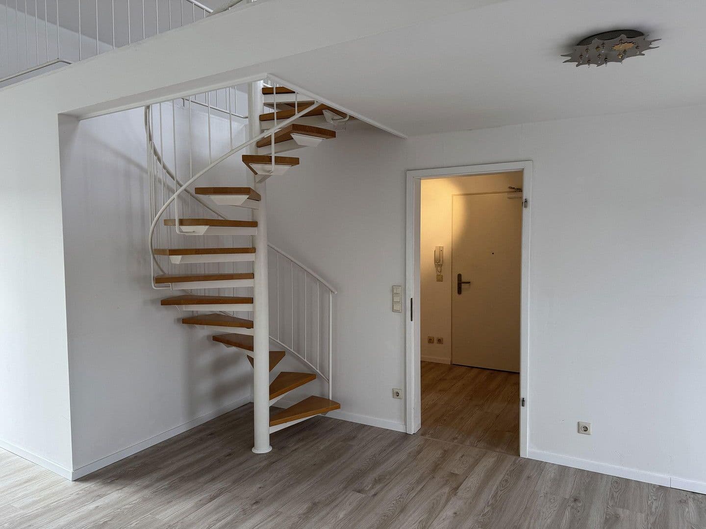 Pronájem bytu 2+1 67 m², Am Röthenbacher Landgraben 24, Nürnberg, Bavorsko Pronájem bytu 2+1 67 m², Am Röthenbacher Landgraben 24, Nürnberg, Bavorsko