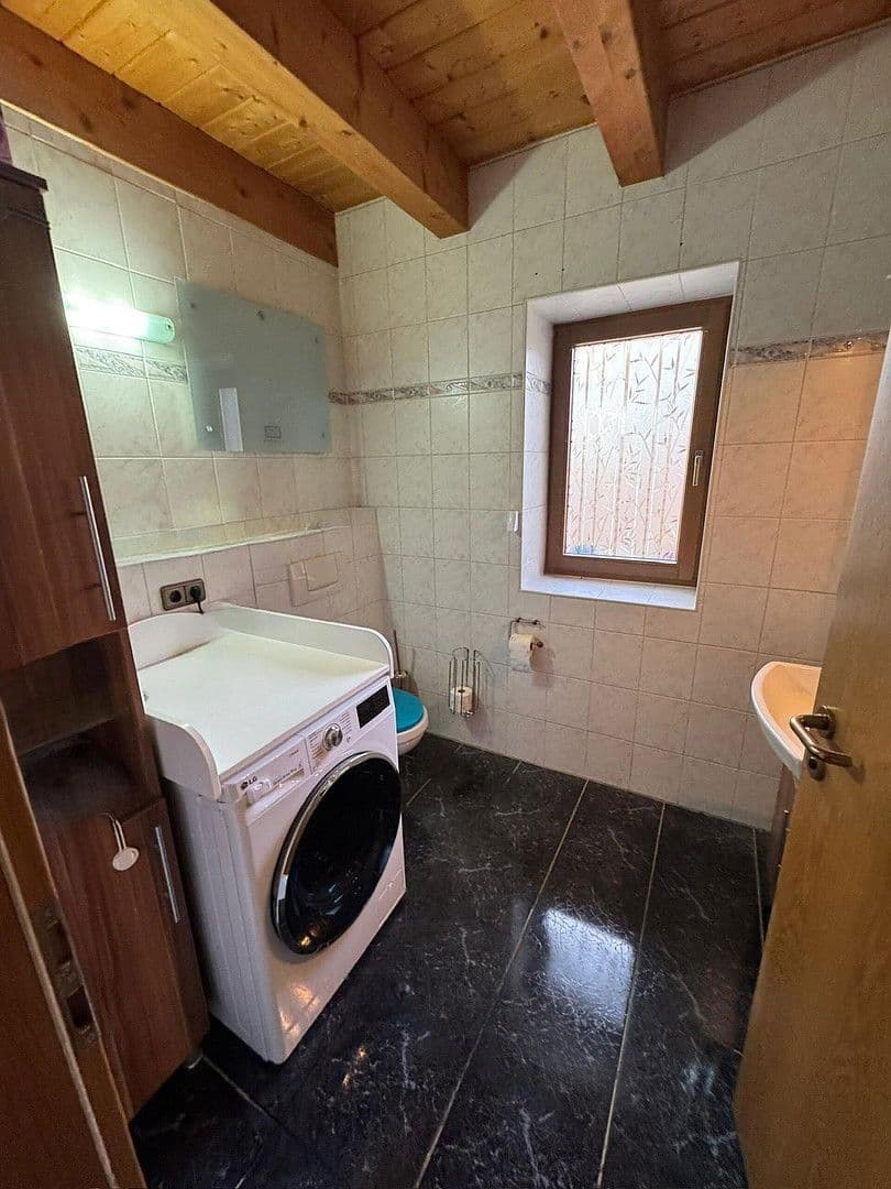 Prodej domu 182 m², pozemek 482 m², Volkach, Bavorsko Prodej domu 182 m², pozemek 482 m², Volkach, Bavorsko