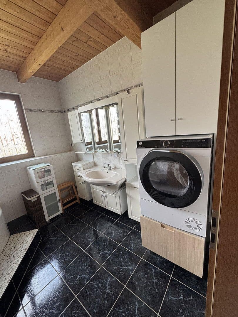 Prodej domu 182 m², pozemek 482 m², Volkach, Bavorsko Prodej domu 182 m², pozemek 482 m², Volkach, Bavorsko