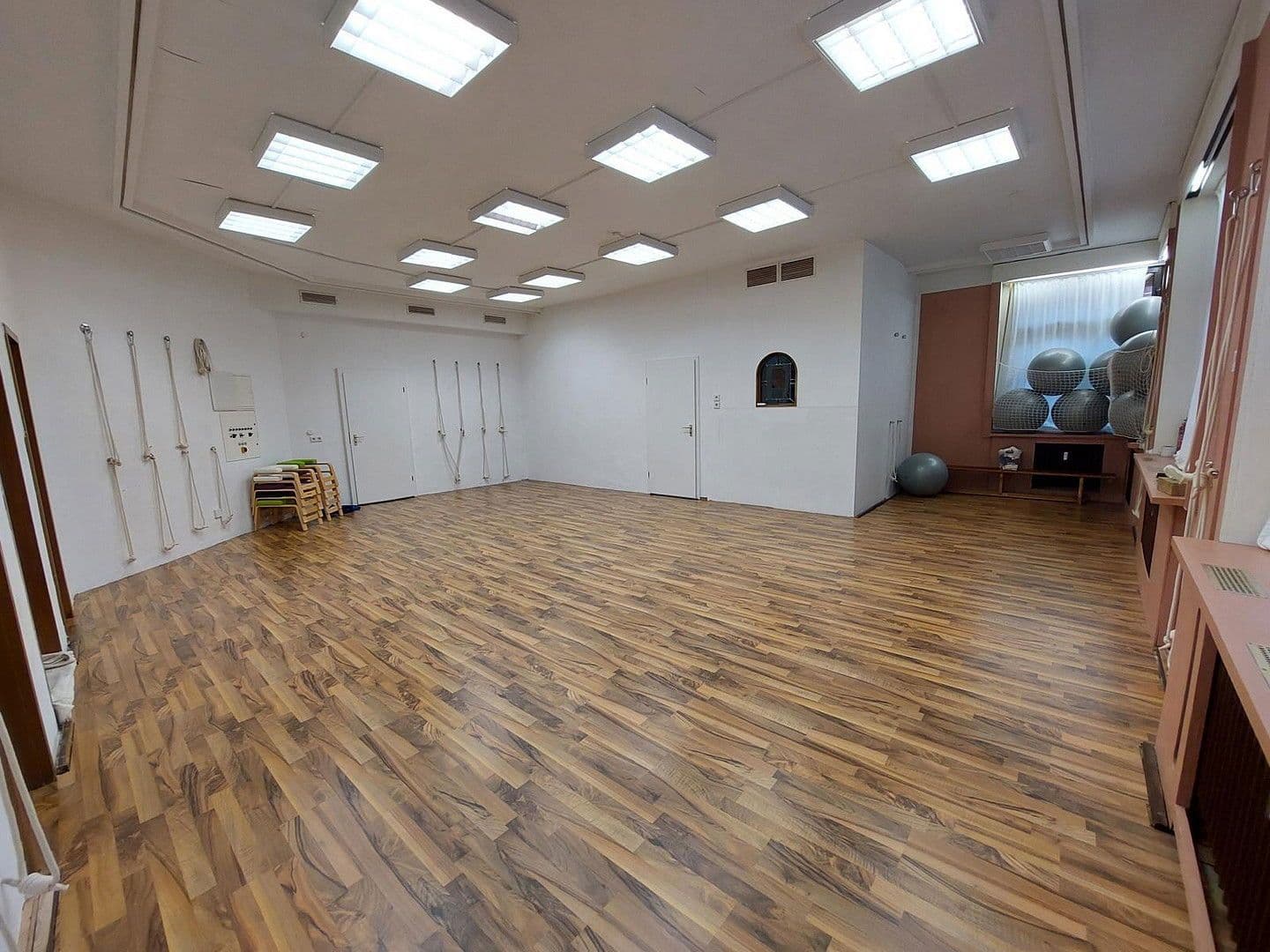 Pronájem nebytového prostoru 100 m², Langenberger Straße, Velbert, Severní Porýní-Vestfálsko Pronájem nebytového prostoru 100 m², Langenberger Straße, Velbert, Severní Porýní-Vestfálsko