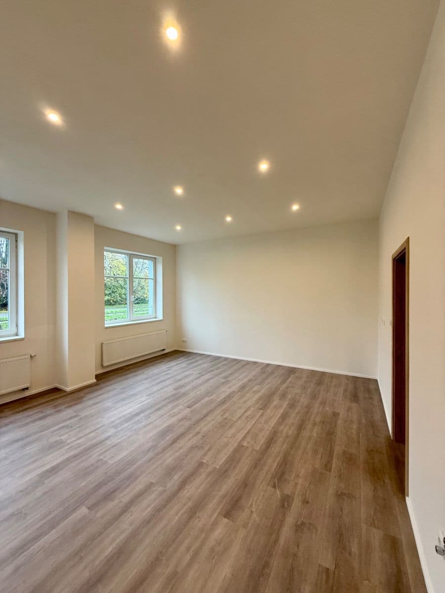 Prodej bytu 2+kk 65 m², Topolová, Milovice, Středočeský kraj Prodej bytu 2+kk 65 m², Topolová, Milovice, Středočeský kraj