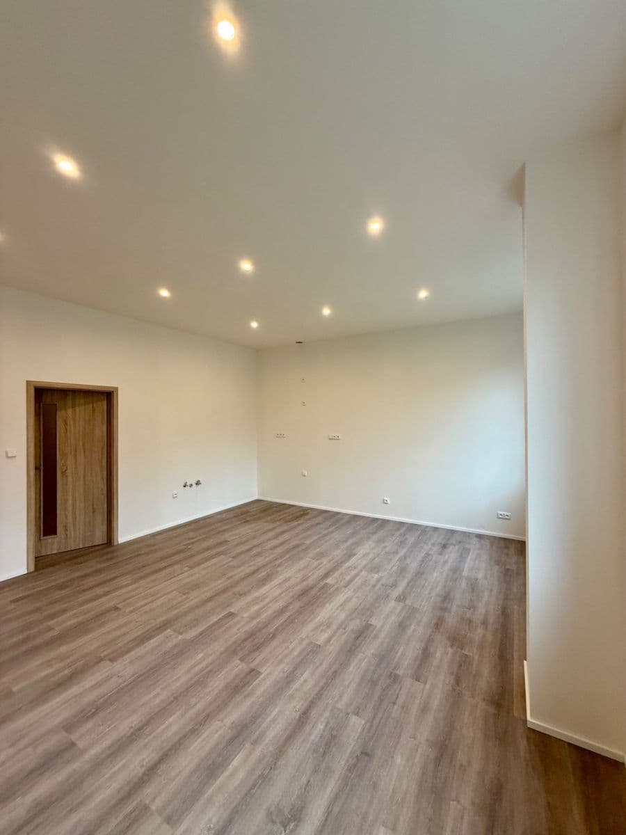 Prodej bytu 2+kk 65 m², Topolová, Milovice, Středočeský kraj Prodej bytu 2+kk 65 m², Topolová, Milovice, Středočeský kraj