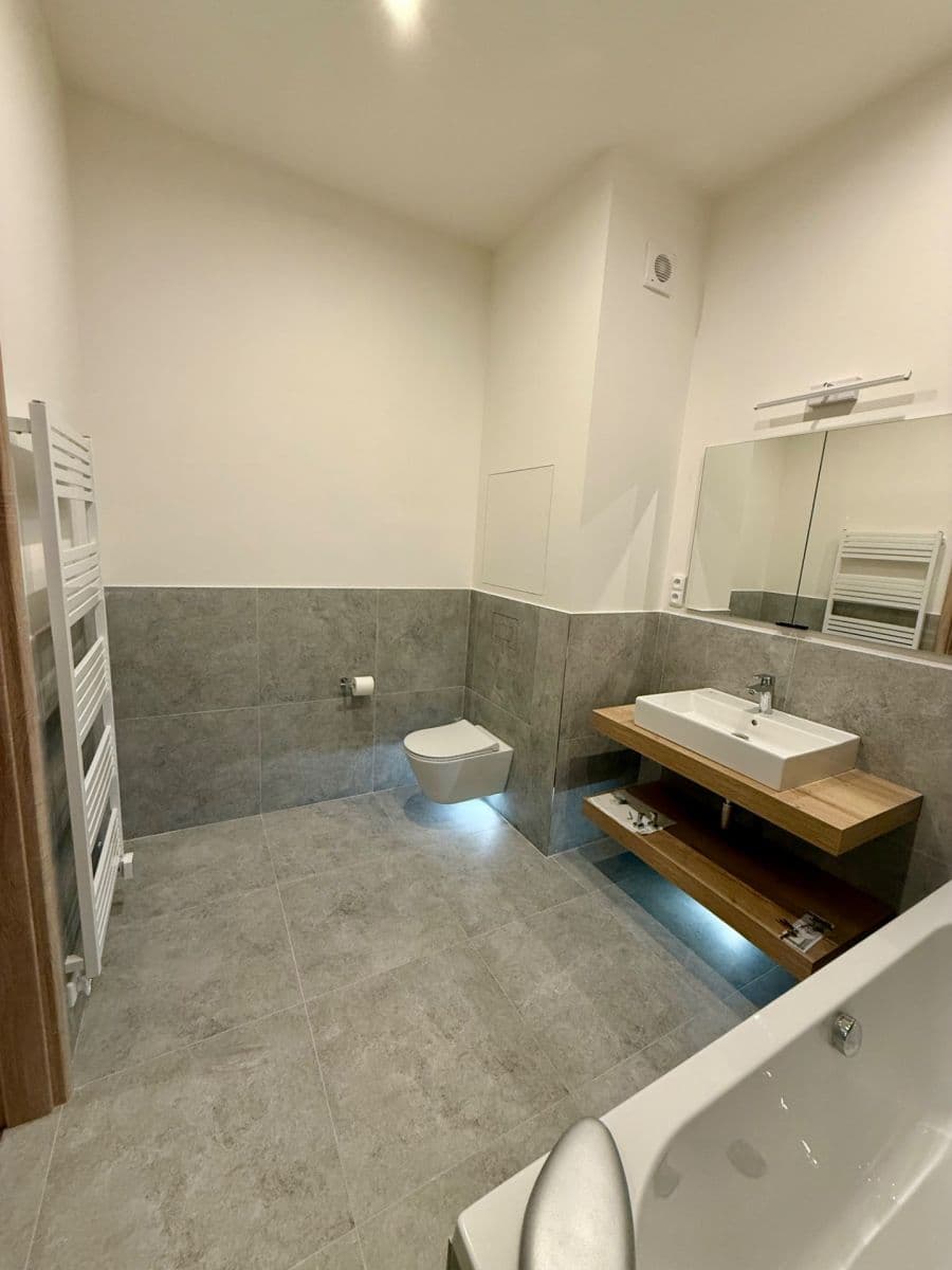 Prodej bytu 2+kk 65 m², Topolová, Milovice, Středočeský kraj Prodej bytu 2+kk 65 m², Topolová, Milovice, Středočeský kraj