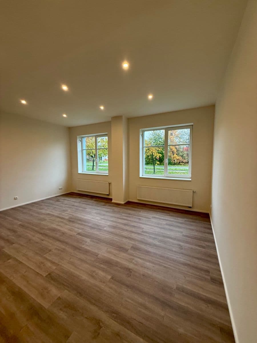 Prodej bytu 2+kk 65 m², Topolová, Milovice, Středočeský kraj Prodej bytu 2+kk 65 m², Topolová, Milovice, Středočeský kraj