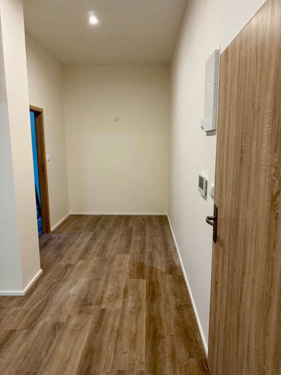 Prodej bytu 2+kk 65 m², Topolová, Milovice, Středočeský kraj Prodej bytu 2+kk 65 m², Topolová, Milovice, Středočeský kraj