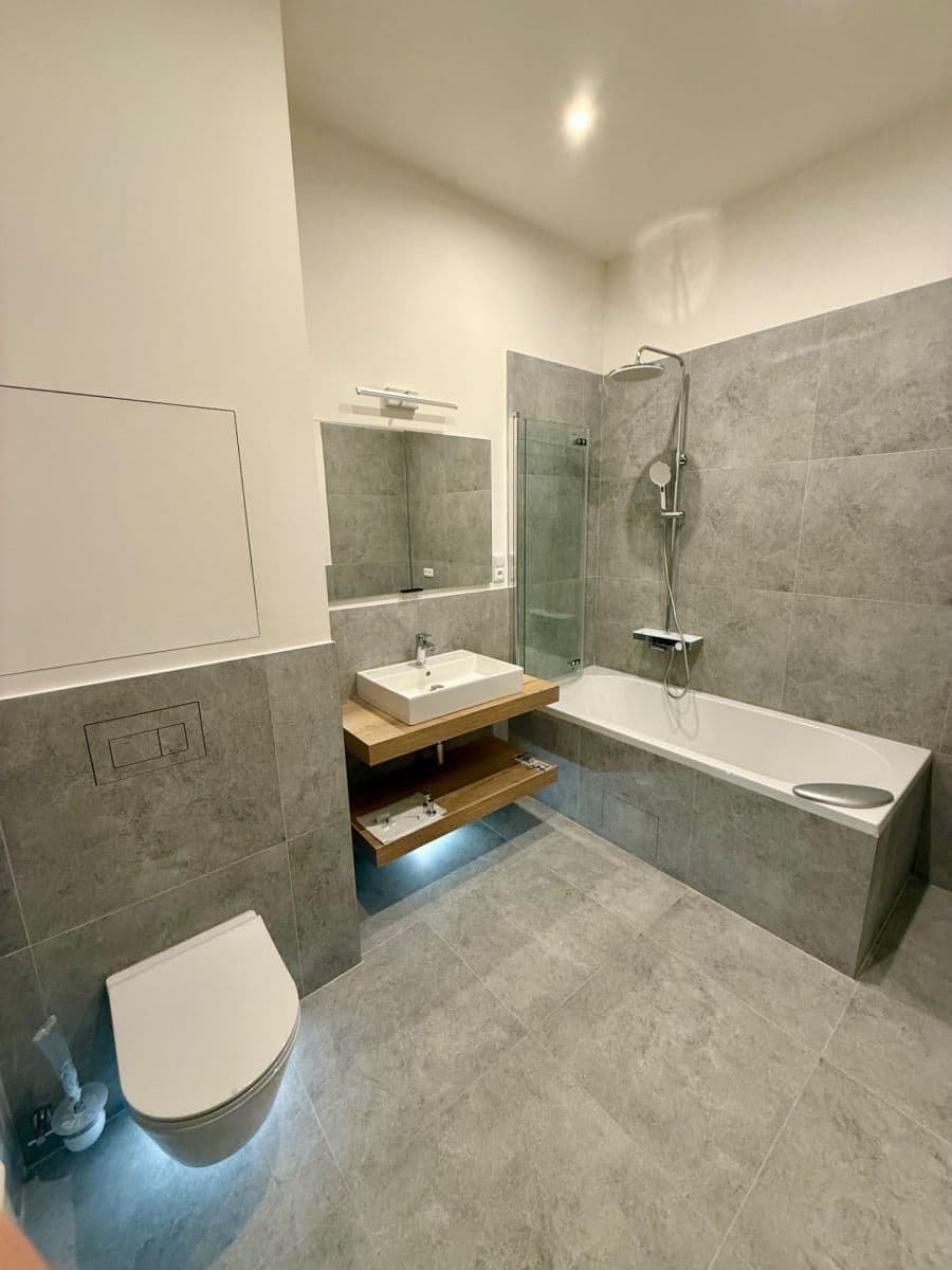 Prodej bytu 2+kk 65 m², Topolová, Milovice, Středočeský kraj Prodej bytu 2+kk 65 m², Topolová, Milovice, Středočeský kraj