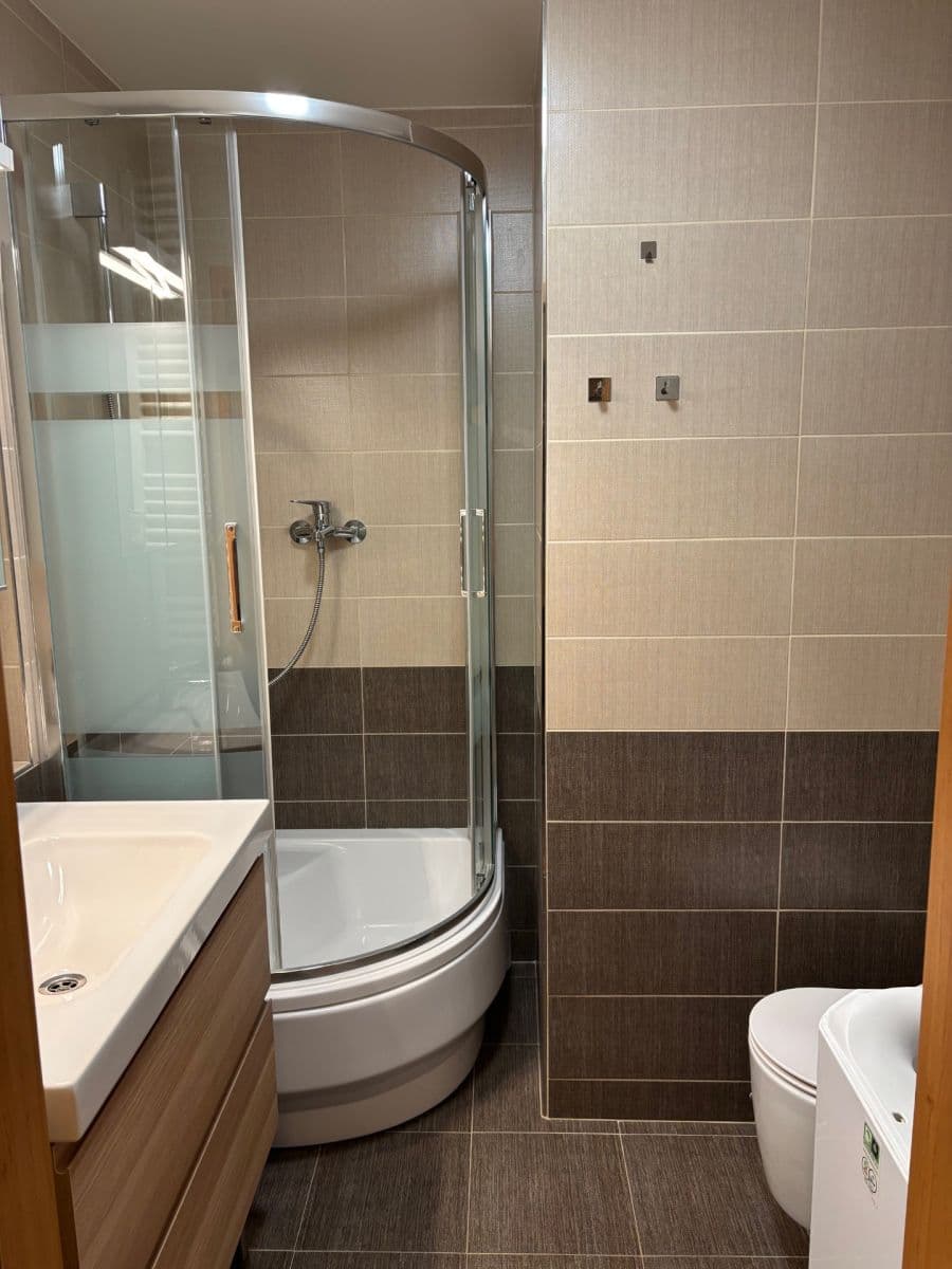 Pronájem bytu 1+kk 40 m², Na Slatince, Praha, Praha Pronájem bytu 1+kk 40 m², Na Slatince, Praha, Praha