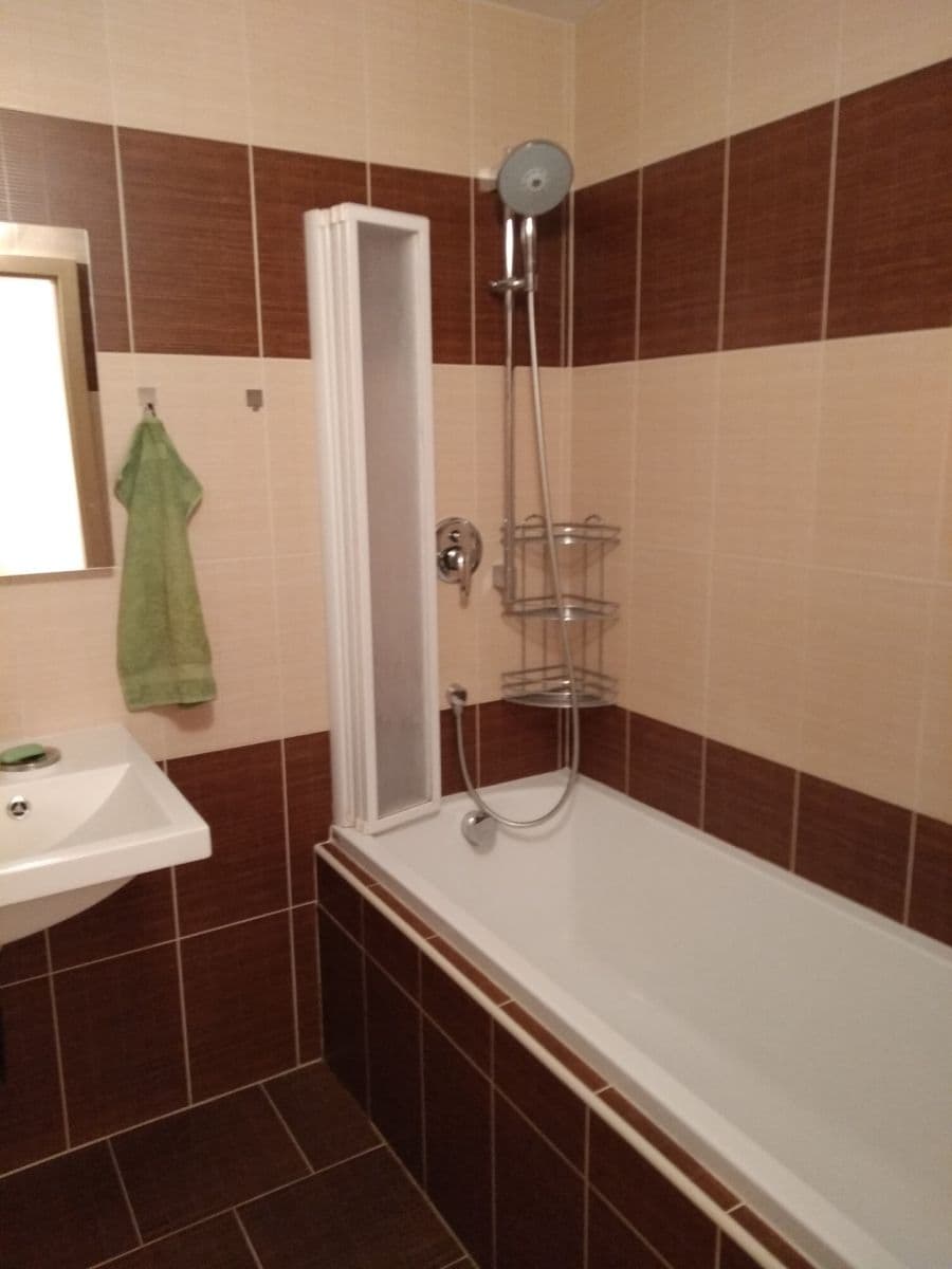 Prodej bytu 2+1 74 m², Luďka Matury, Pardubice, Pardubický kraj Prodej bytu 2+1 74 m², Luďka Matury, Pardubice, Pardubický kraj