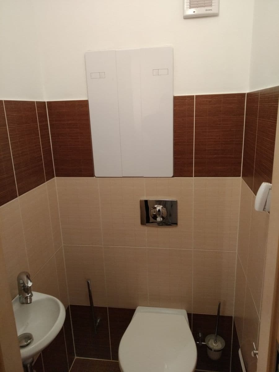 Prodej bytu 2+1 74 m², Luďka Matury, Pardubice, Pardubický kraj Prodej bytu 2+1 74 m², Luďka Matury, Pardubice, Pardubický kraj