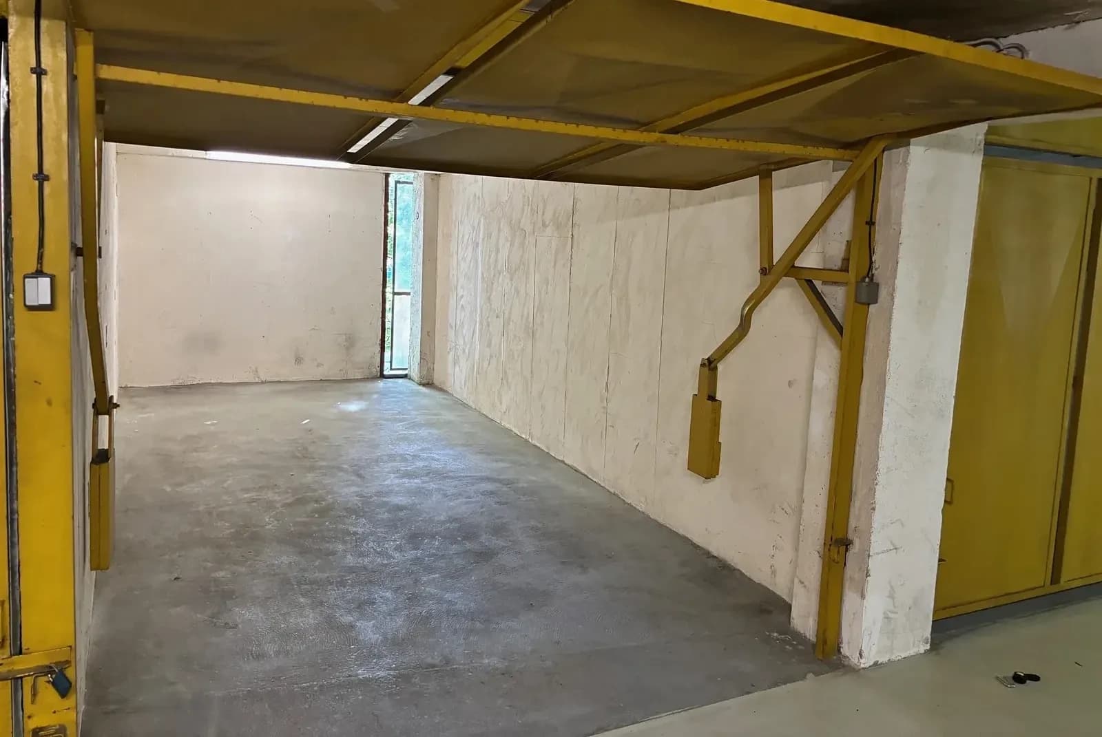 Pronájem garáže 18 m², Navigátorů, Praha, Praha Pronájem garáže 18 m², Navigátorů, Praha, Praha