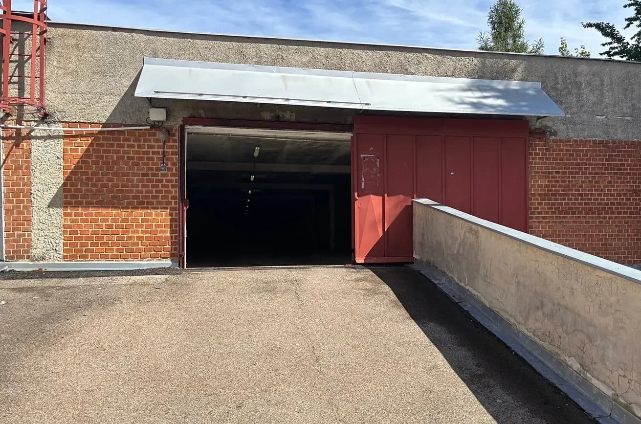 Pronájem garáže 18 m², Navigátorů, Praha, Praha Pronájem garáže 18 m², Navigátorů, Praha, Praha