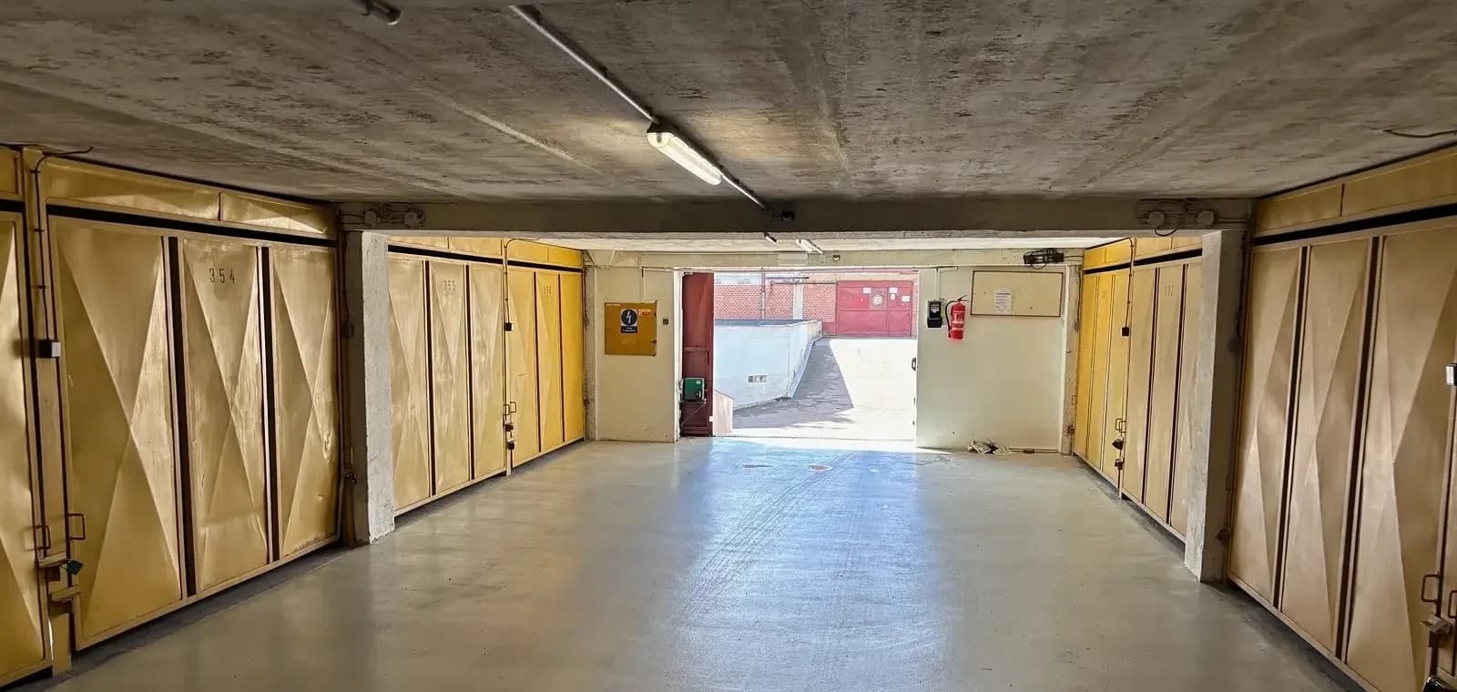 Pronájem garáže 18 m², Navigátorů, Praha, Praha Pronájem garáže 18 m², Navigátorů, Praha, Praha