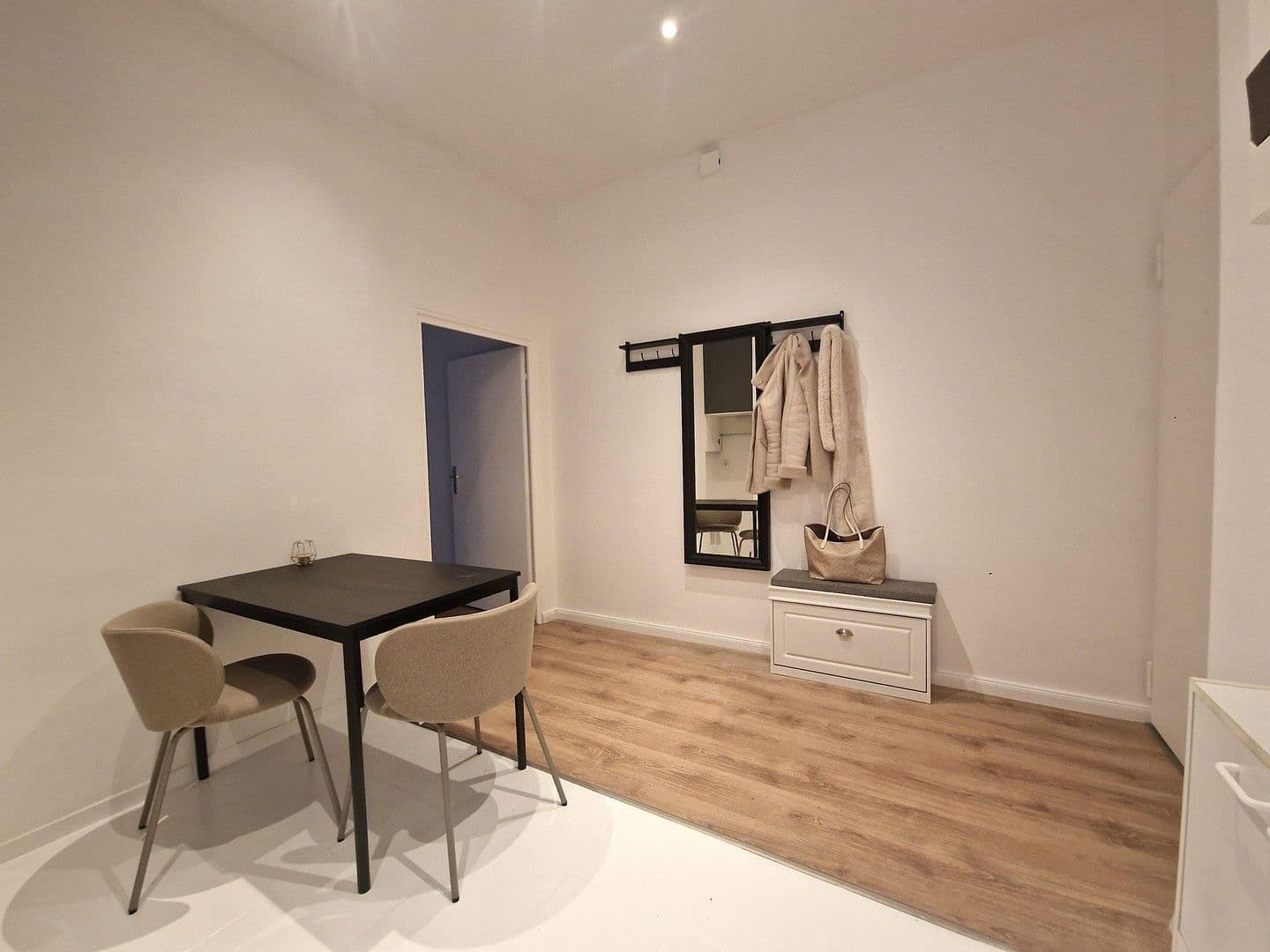 Pronájem bytu 1+1 35 m², Winstrasse 5, Berlin, Berlín Pronájem bytu 1+1 35 m², Winstrasse 5, Berlin, Berlín