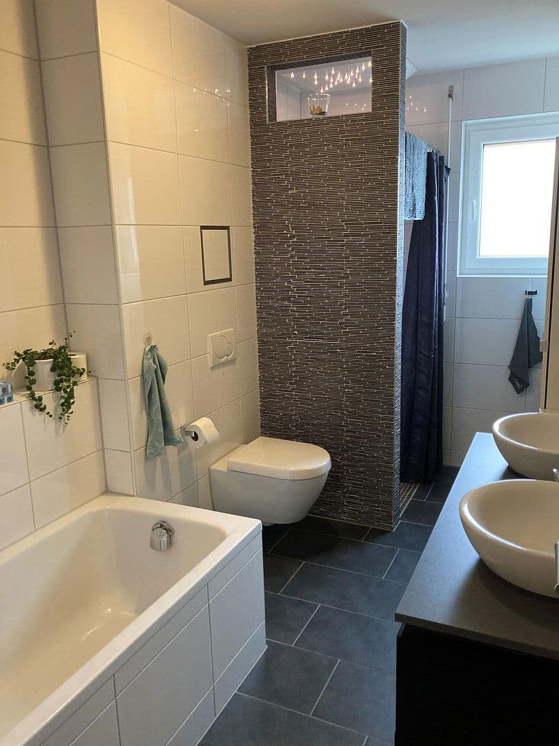 Pronájem bytu 4+1 110 m², Steinenbergstraße 6, Reutlingen, Bádensko-Württembersko Pronájem bytu 4+1 110 m², Steinenbergstraße 6, Reutlingen, Bádensko-Württembersko