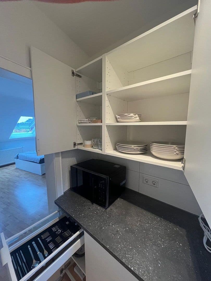 Pronájem bytu 1+1 30 m², Gladbacherstraße 39, Düsseldorf, Severní Porýní-Vestfálsko Pronájem bytu 1+1 30 m², Gladbacherstraße 39, Düsseldorf, Severní Porýní-Vestfálsko