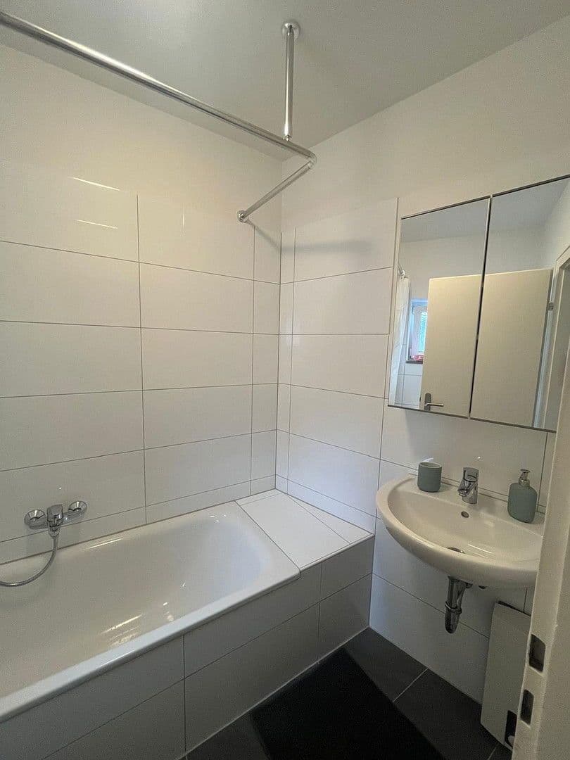 Pronájem bytu 1+1 30 m², Gladbacherstraße 39, Düsseldorf, Severní Porýní-Vestfálsko Pronájem bytu 1+1 30 m², Gladbacherstraße 39, Düsseldorf, Severní Porýní-Vestfálsko