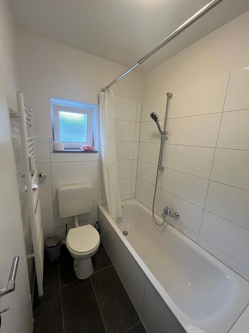 Pronájem bytu 1+1 30 m², Gladbacherstraße 39, Düsseldorf, Severní Porýní-Vestfálsko Pronájem bytu 1+1 30 m², Gladbacherstraße 39, Düsseldorf, Severní Porýní-Vestfálsko