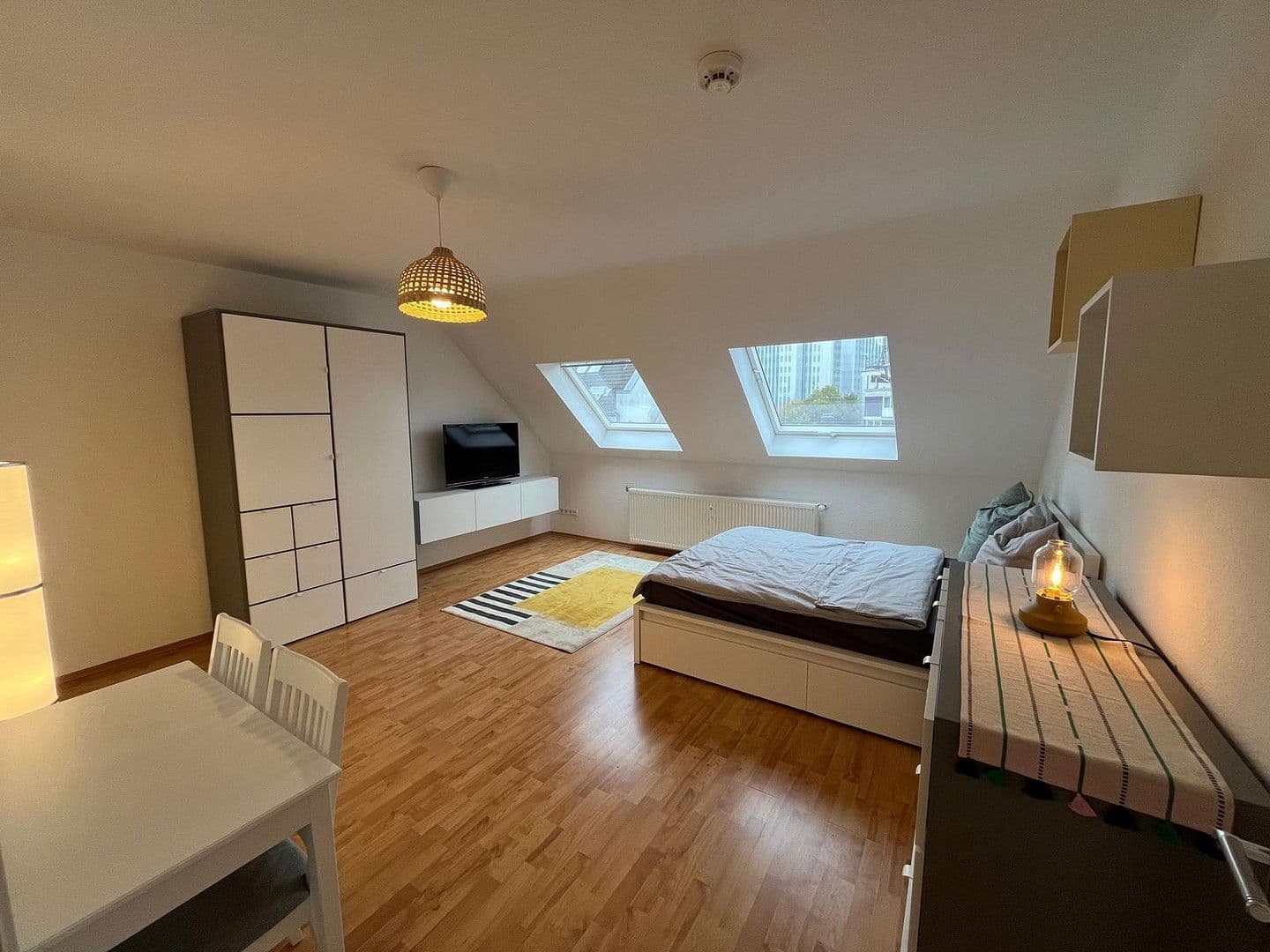 Pronájem bytu 1+1 30 m², Gladbacherstraße 39, Düsseldorf, Severní Porýní-Vestfálsko Pronájem bytu 1+1 30 m², Gladbacherstraße 39, Düsseldorf, Severní Porýní-Vestfálsko
