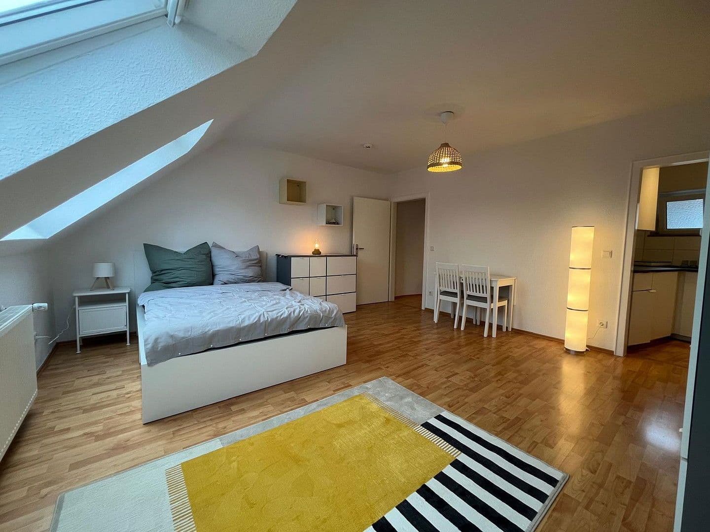 Pronájem bytu 1+1 30 m², Gladbacherstraße 39, Düsseldorf, Severní Porýní-Vestfálsko Pronájem bytu 1+1 30 m², Gladbacherstraße 39, Düsseldorf, Severní Porýní-Vestfálsko