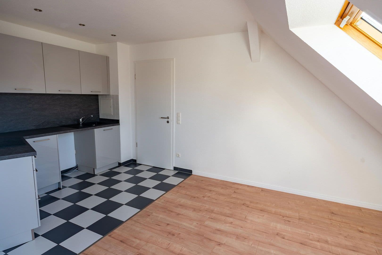 Pronájem bytu 2+1 60 m², Endersstraße, Leipzig, Sasko Pronájem bytu 2+1 60 m², Endersstraße, Leipzig, Sasko