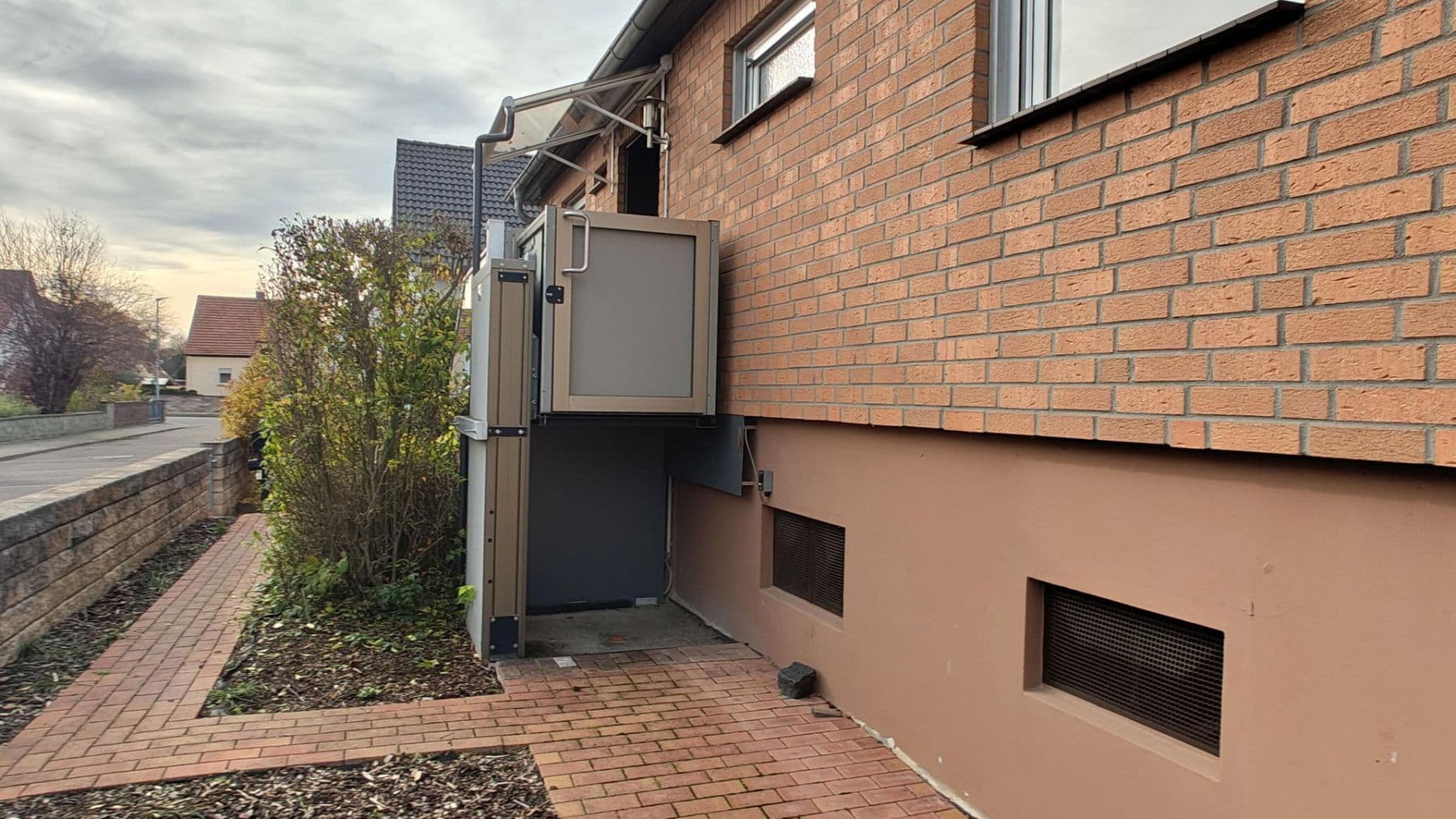 Pronájem domu 145 m², pozemek 457 m², Osthofen, Porýní-Falc Pronájem domu 145 m², pozemek 457 m², Osthofen, Porýní-Falc