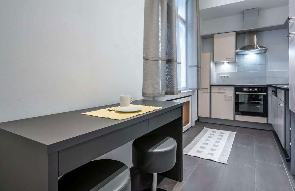 Pronájem bytu 1+1 35 m², Hopplaweg 12, Stuttgart, Bádensko-Württembersko Pronájem bytu 1+1 35 m², Hopplaweg 12, Stuttgart, Bádensko-Württembersko