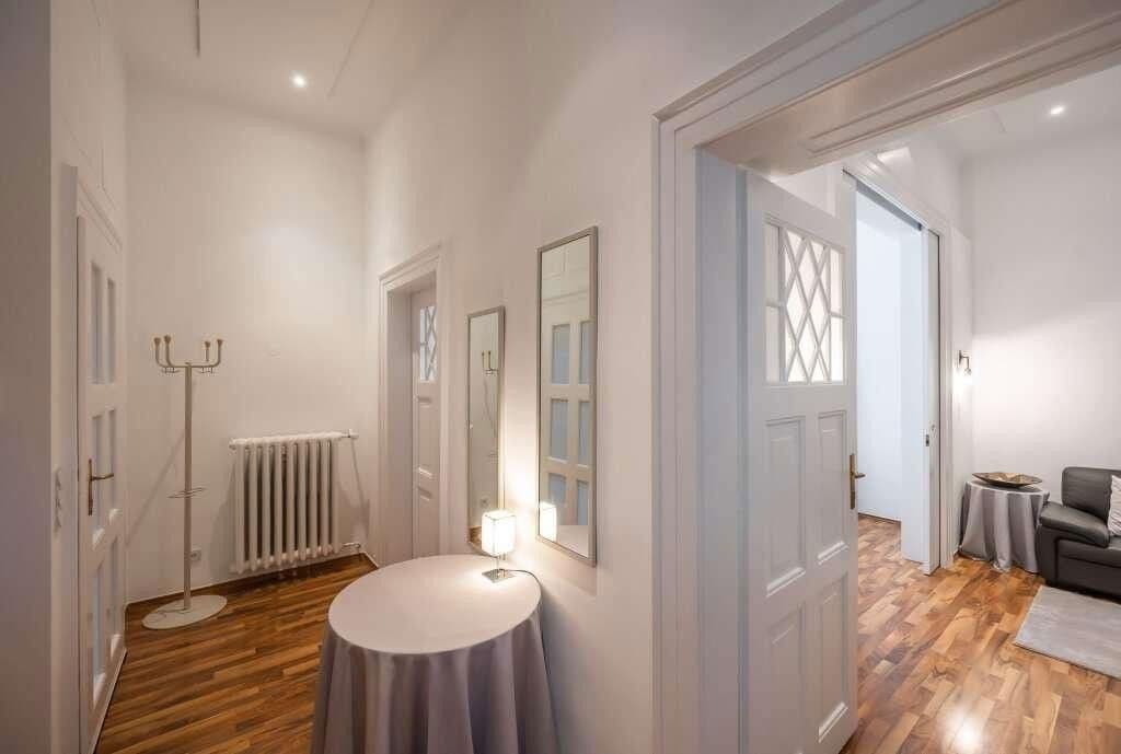 Pronájem bytu 1+1 35 m², Hopplaweg 12, Stuttgart, Bádensko-Württembersko Pronájem bytu 1+1 35 m², Hopplaweg 12, Stuttgart, Bádensko-Württembersko