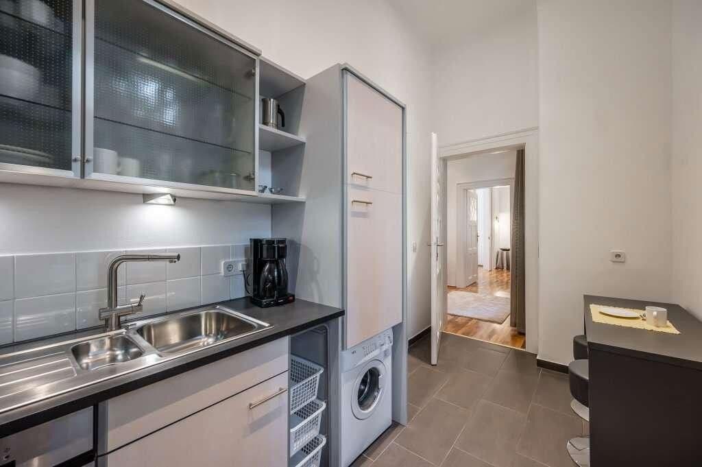 Pronájem bytu 1+1 35 m², Hopplaweg 12, Stuttgart, Bádensko-Württembersko Pronájem bytu 1+1 35 m², Hopplaweg 12, Stuttgart, Bádensko-Württembersko