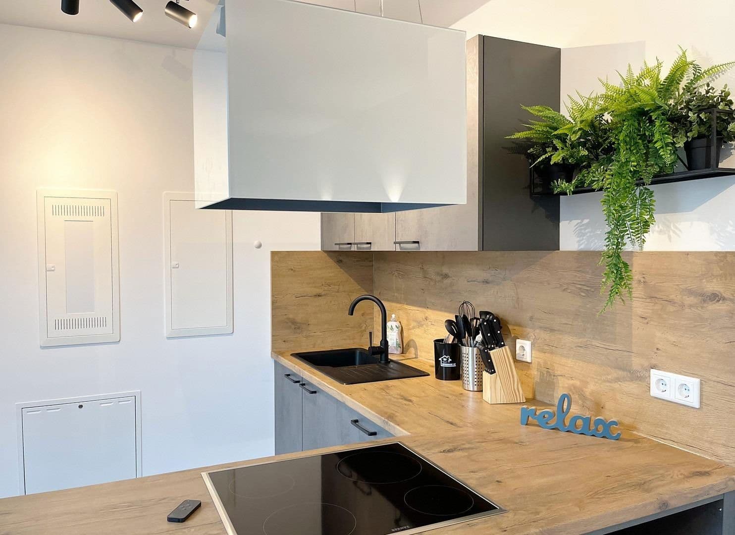 Pronájem bytu 1+1 35 m², Rudower Chaussee 32, Berlin, Berlín Pronájem bytu 1+1 35 m², Rudower Chaussee 32, Berlin, Berlín