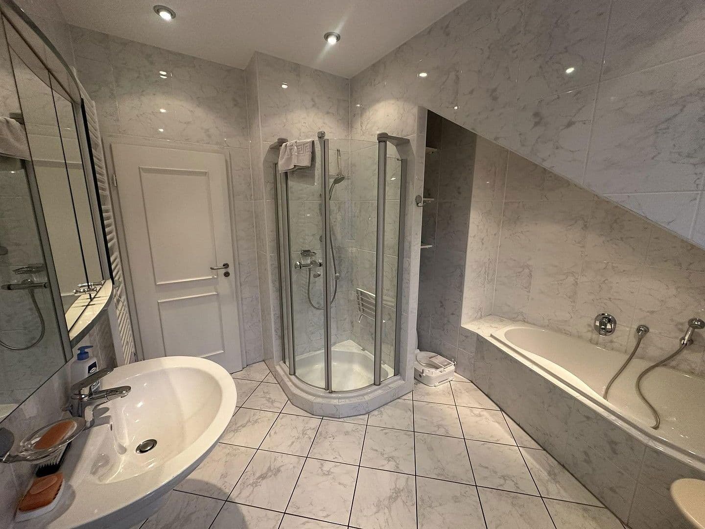 Prodej domu 171 m², pozemek 180 m², Wächtersbach, Hessen Prodej domu 171 m², pozemek 180 m², Wächtersbach, Hessen