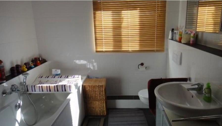 Pronájem domu 140 m², pozemek 220 m², Leverkusen, Severní Porýní-Vestfálsko Pronájem domu 140 m², pozemek 220 m², Leverkusen, Severní Porýní-Vestfálsko