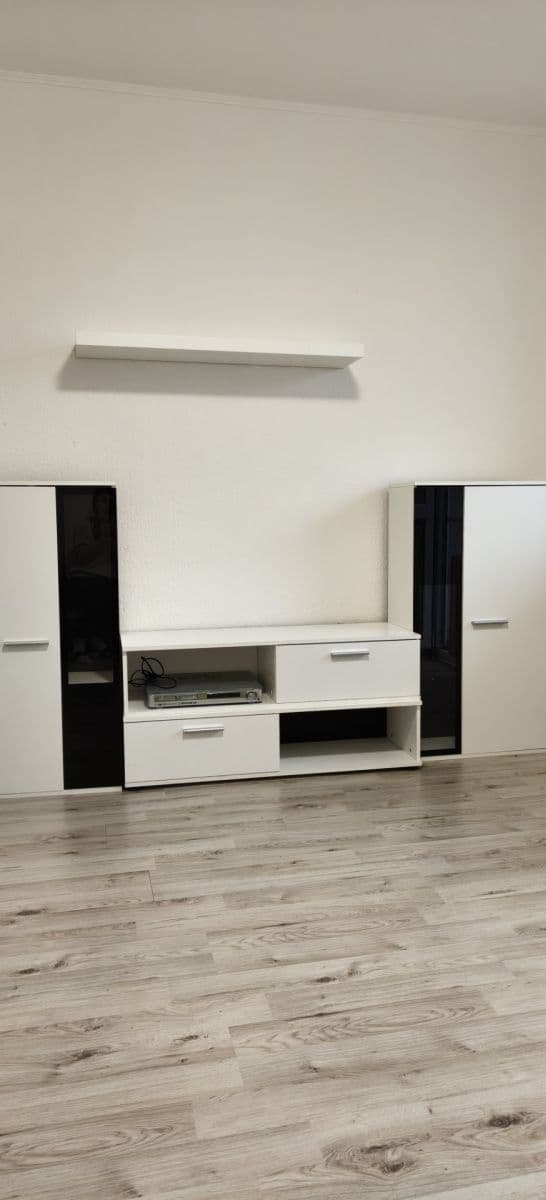 Pronájem bytu 2+1 50 m², Krymská, Karlovy Vary, Karlovarský kraj Pronájem bytu 2+1 50 m², Krymská, Karlovy Vary, Karlovarský kraj