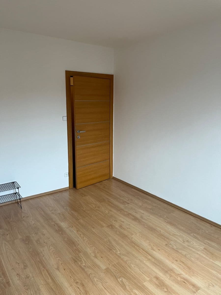 Pronájem bytu 2+1 65 m², 28. pluku, Praha, Praha Pronájem bytu 2+1 65 m², 28. pluku, Praha, Praha