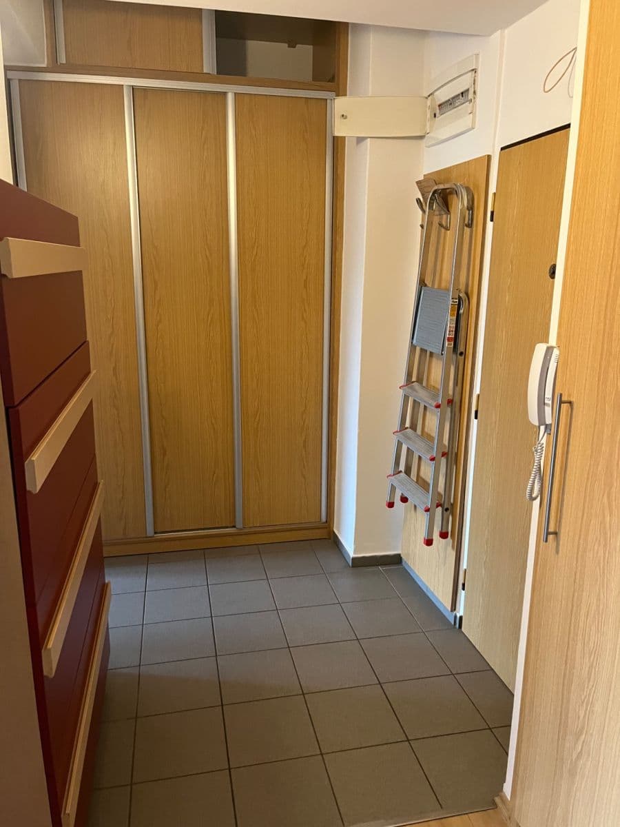 Pronájem bytu 2+1 65 m², 28. pluku, Praha, Praha Pronájem bytu 2+1 65 m², 28. pluku, Praha, Praha