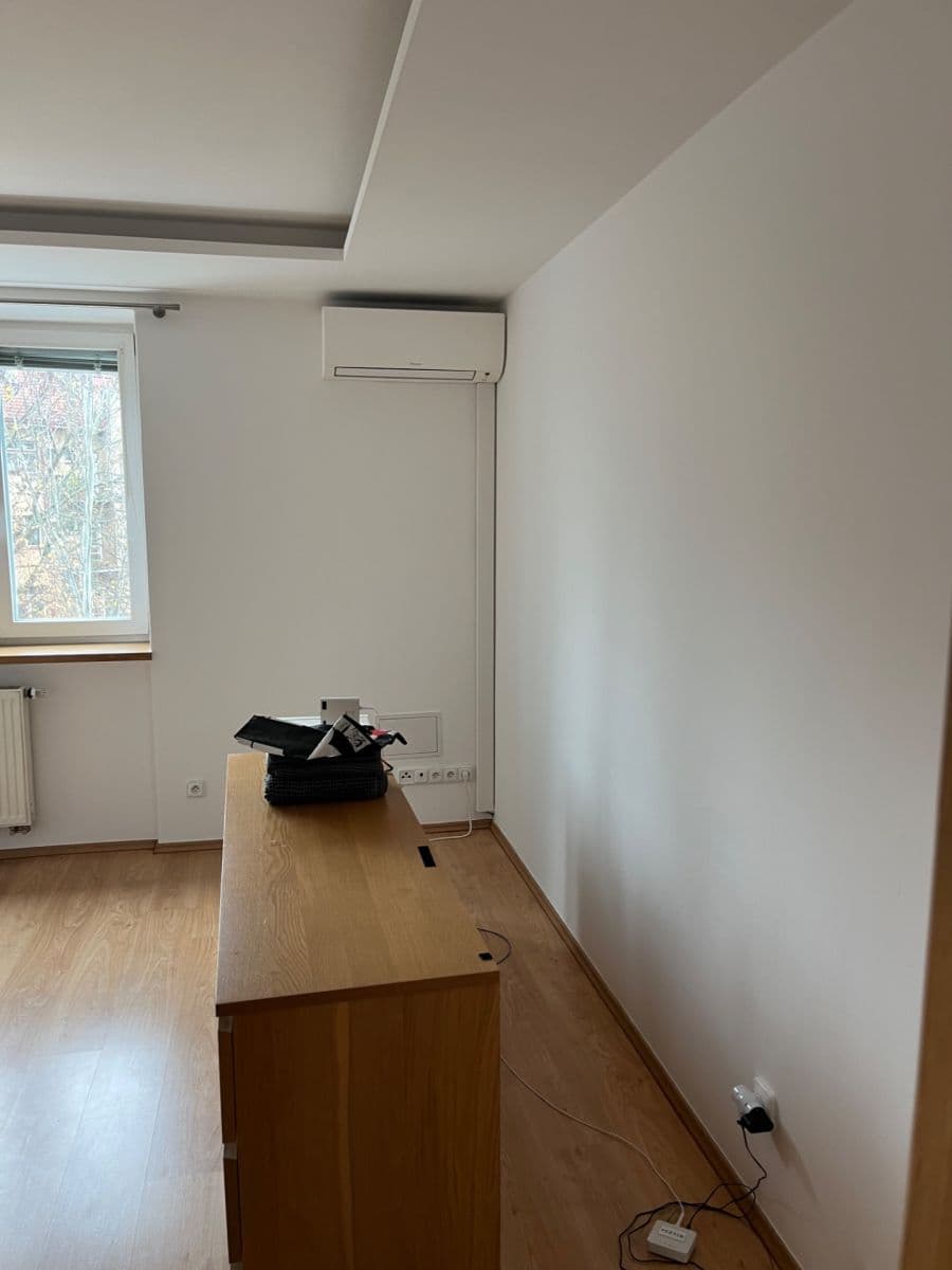 Pronájem bytu 2+1 65 m², 28. pluku, Praha, Praha Pronájem bytu 2+1 65 m², 28. pluku, Praha, Praha