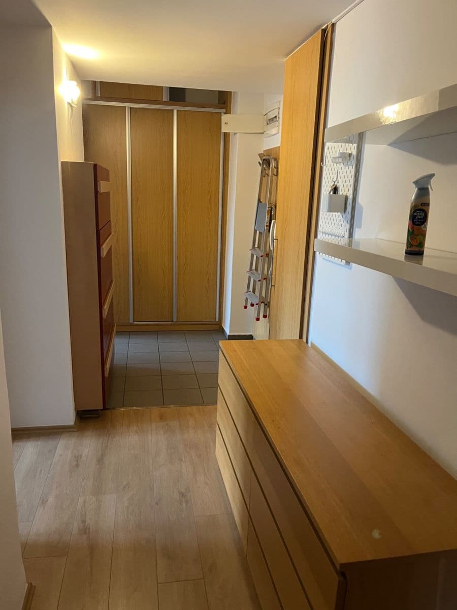 Pronájem bytu 2+1 65 m², 28. pluku, Praha, Praha Pronájem bytu 2+1 65 m², 28. pluku, Praha, Praha