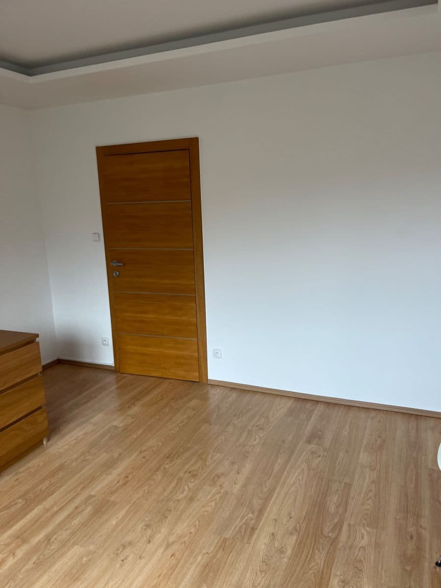 Pronájem bytu 2+1 65 m², 28. pluku, Praha, Praha Pronájem bytu 2+1 65 m², 28. pluku, Praha, Praha