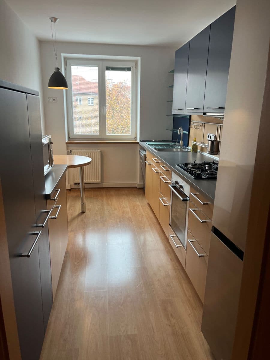 Pronájem bytu 2+1 65 m², 28. pluku, Praha, Praha Pronájem bytu 2+1 65 m², 28. pluku, Praha, Praha
