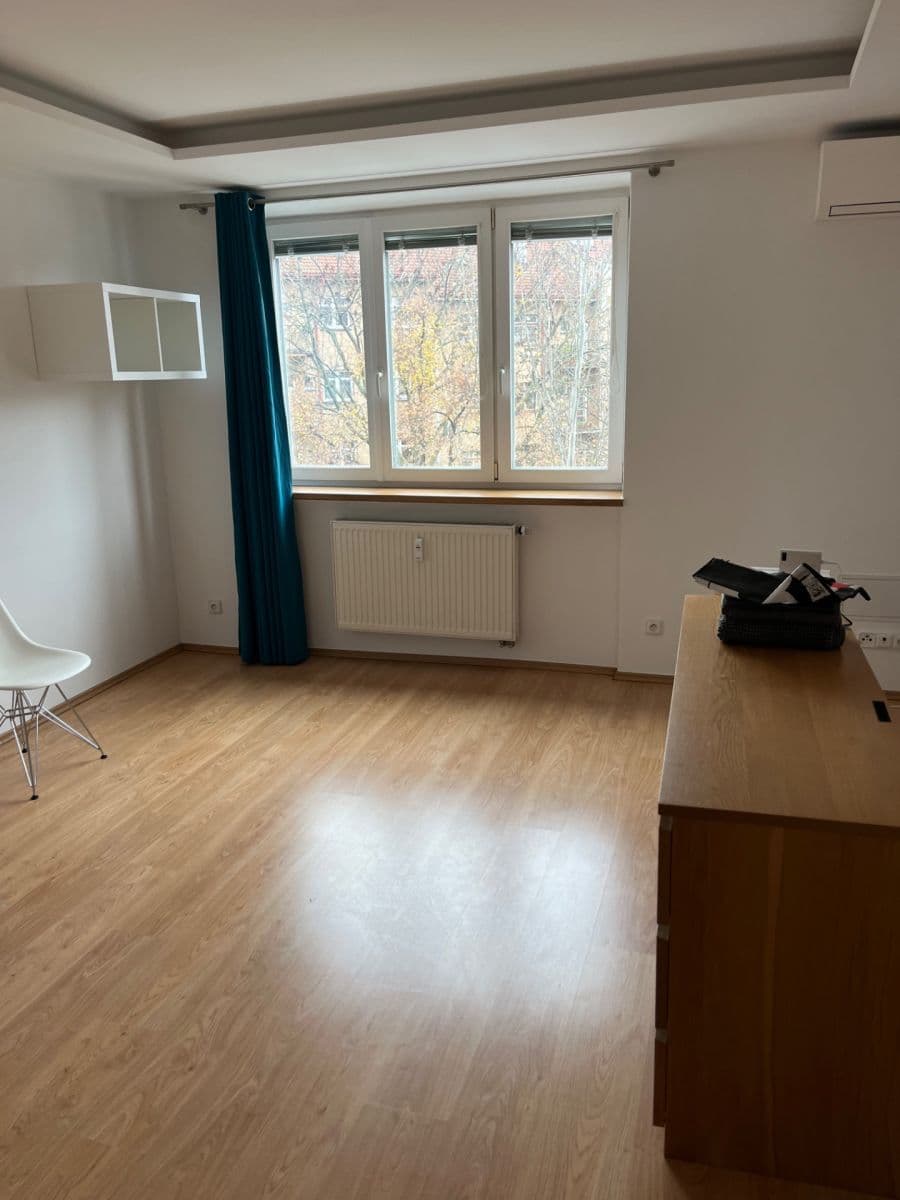 Pronájem bytu 2+1 65 m², 28. pluku, Praha, Praha Pronájem bytu 2+1 65 m², 28. pluku, Praha, Praha