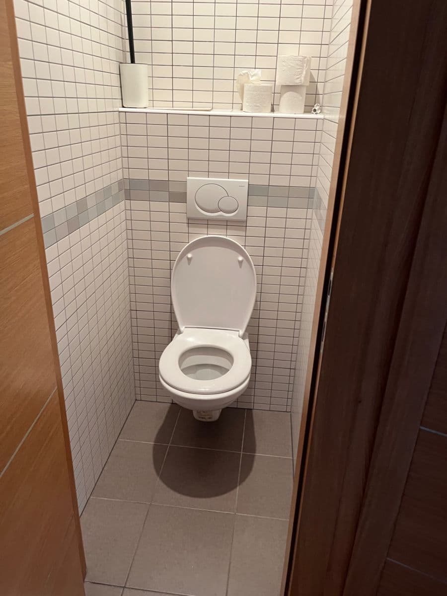 Pronájem bytu 2+1 65 m², 28. pluku, Praha, Praha Pronájem bytu 2+1 65 m², 28. pluku, Praha, Praha