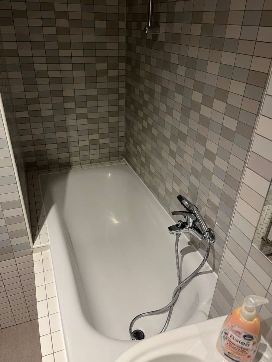 Pronájem bytu 2+1 65 m², 28. pluku, Praha, Praha Pronájem bytu 2+1 65 m², 28. pluku, Praha, Praha