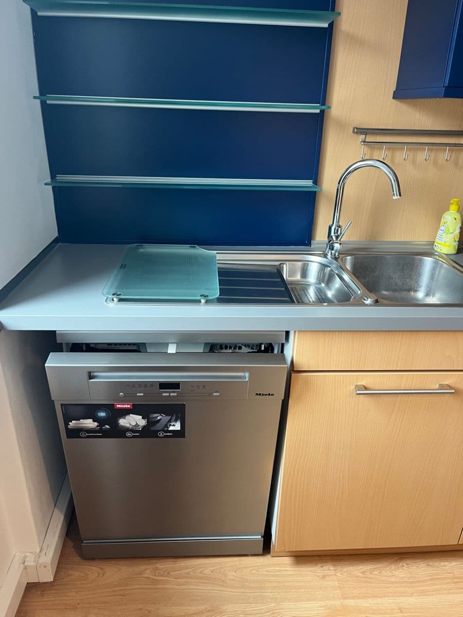 Pronájem bytu 2+1 65 m², 28. pluku, Praha, Praha Pronájem bytu 2+1 65 m², 28. pluku, Praha, Praha