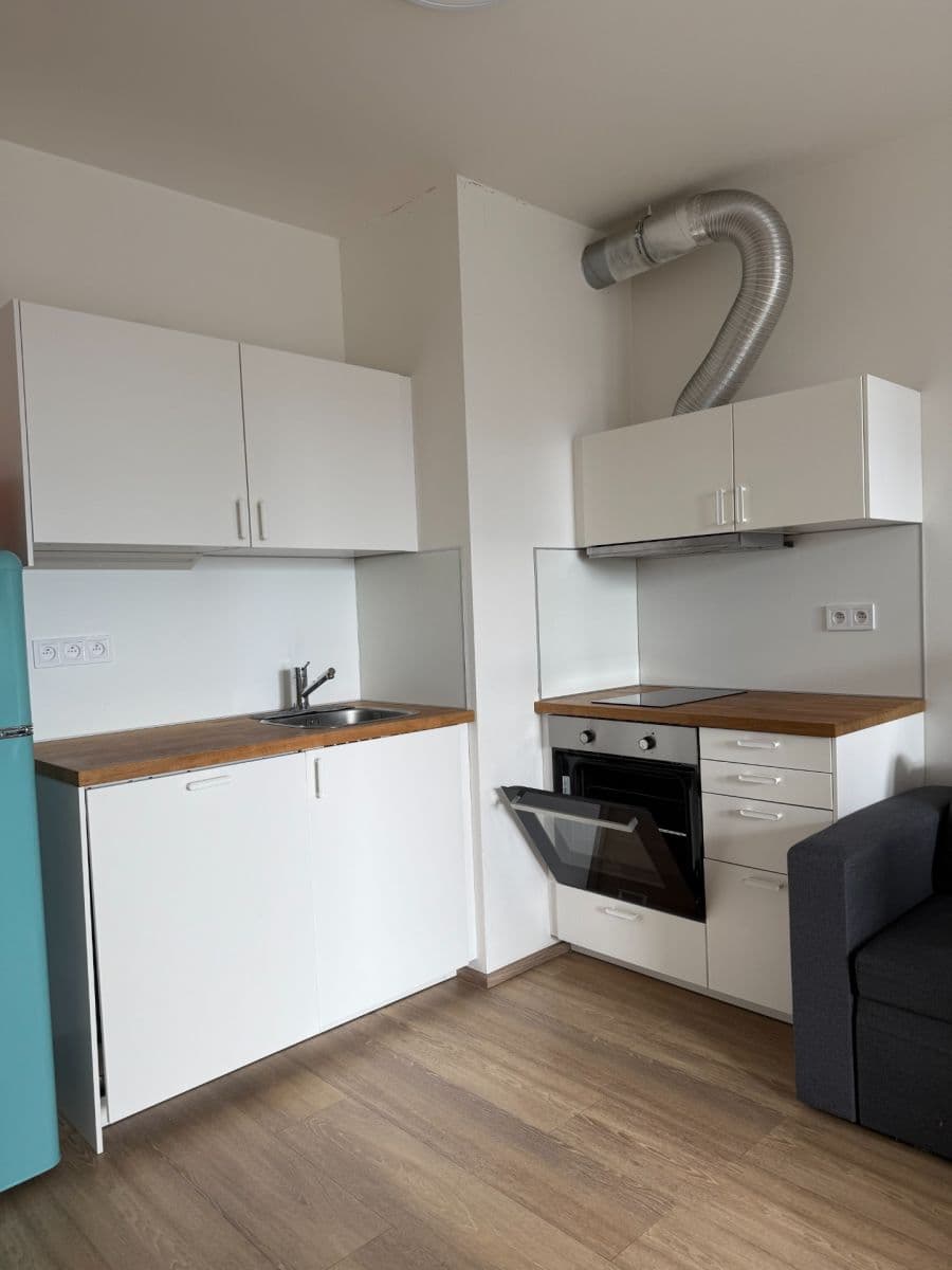 Pronájem bytu 1+kk 38 m², Mantovská, Praha, Praha Pronájem bytu 1+kk 38 m², Mantovská, Praha, Praha