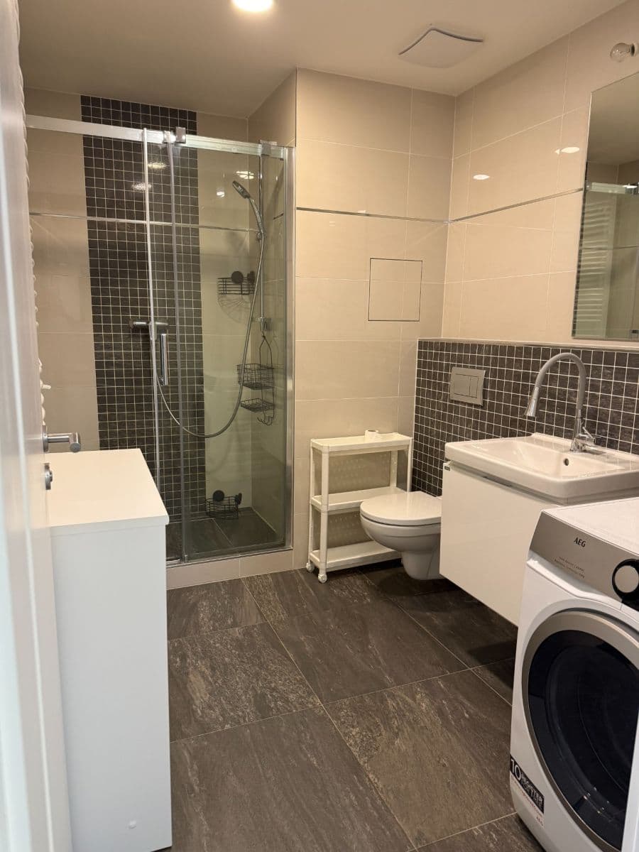 Pronájem bytu 1+kk 38 m², Mantovská, Praha, Praha Pronájem bytu 1+kk 38 m², Mantovská, Praha, Praha