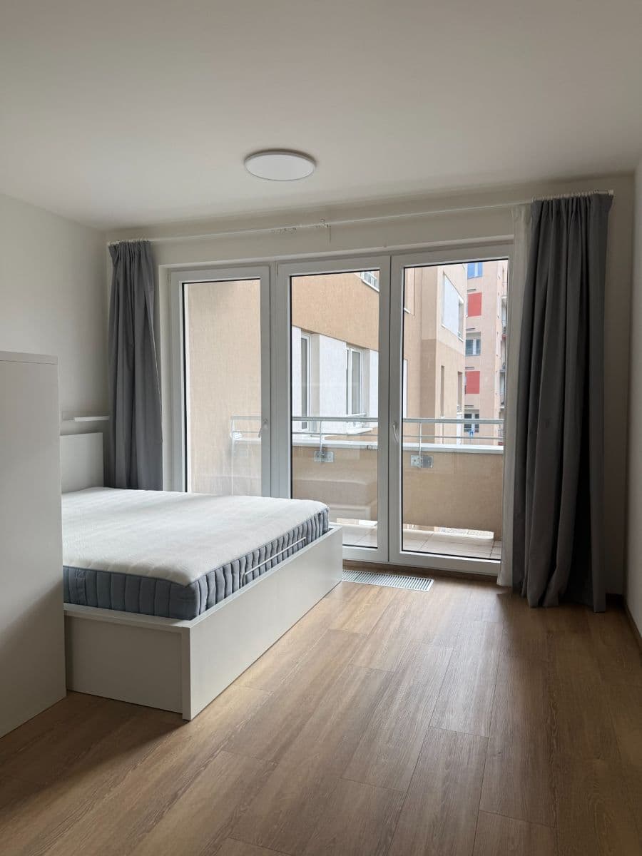 Pronájem bytu 1+kk 38 m², Mantovská, Praha, Praha Pronájem bytu 1+kk 38 m², Mantovská, Praha, Praha