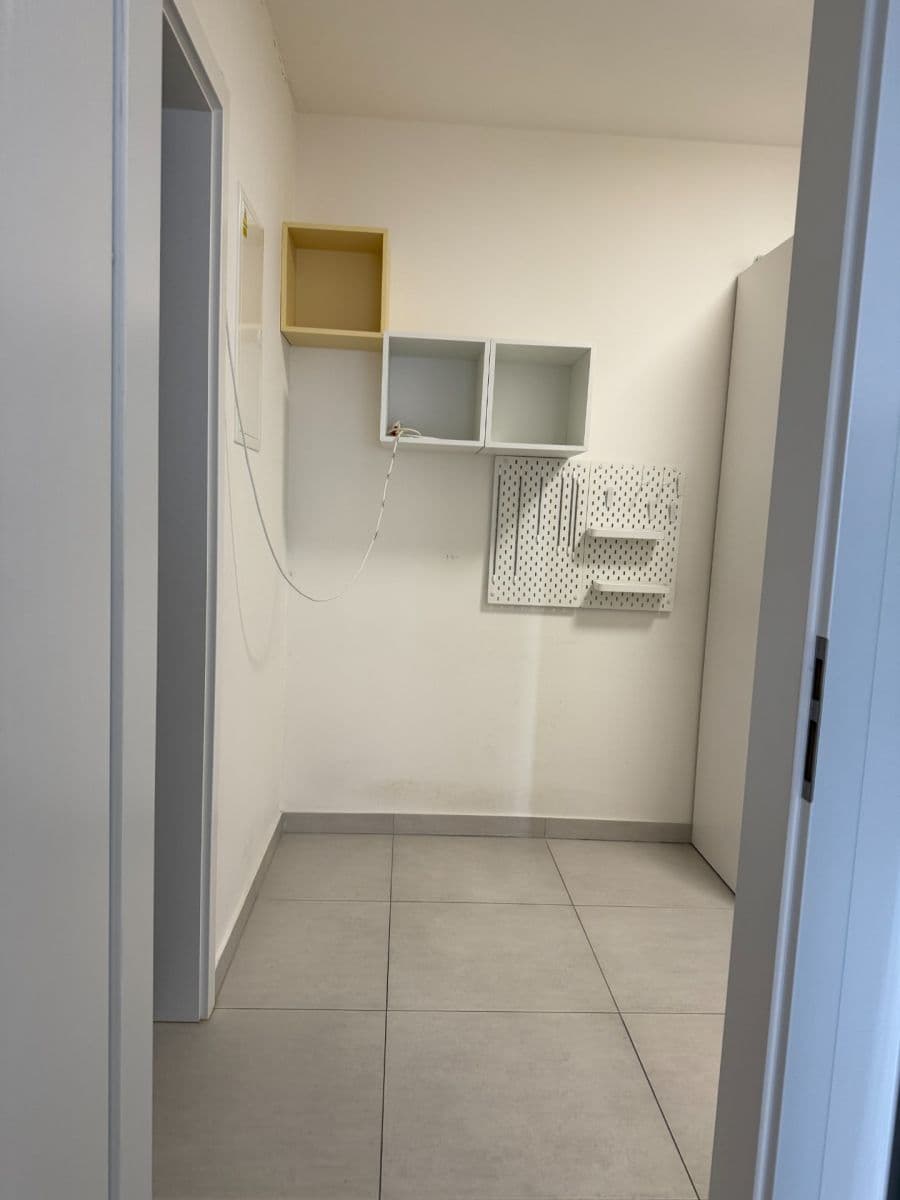 Pronájem bytu 1+kk 38 m², Mantovská, Praha, Praha Pronájem bytu 1+kk 38 m², Mantovská, Praha, Praha