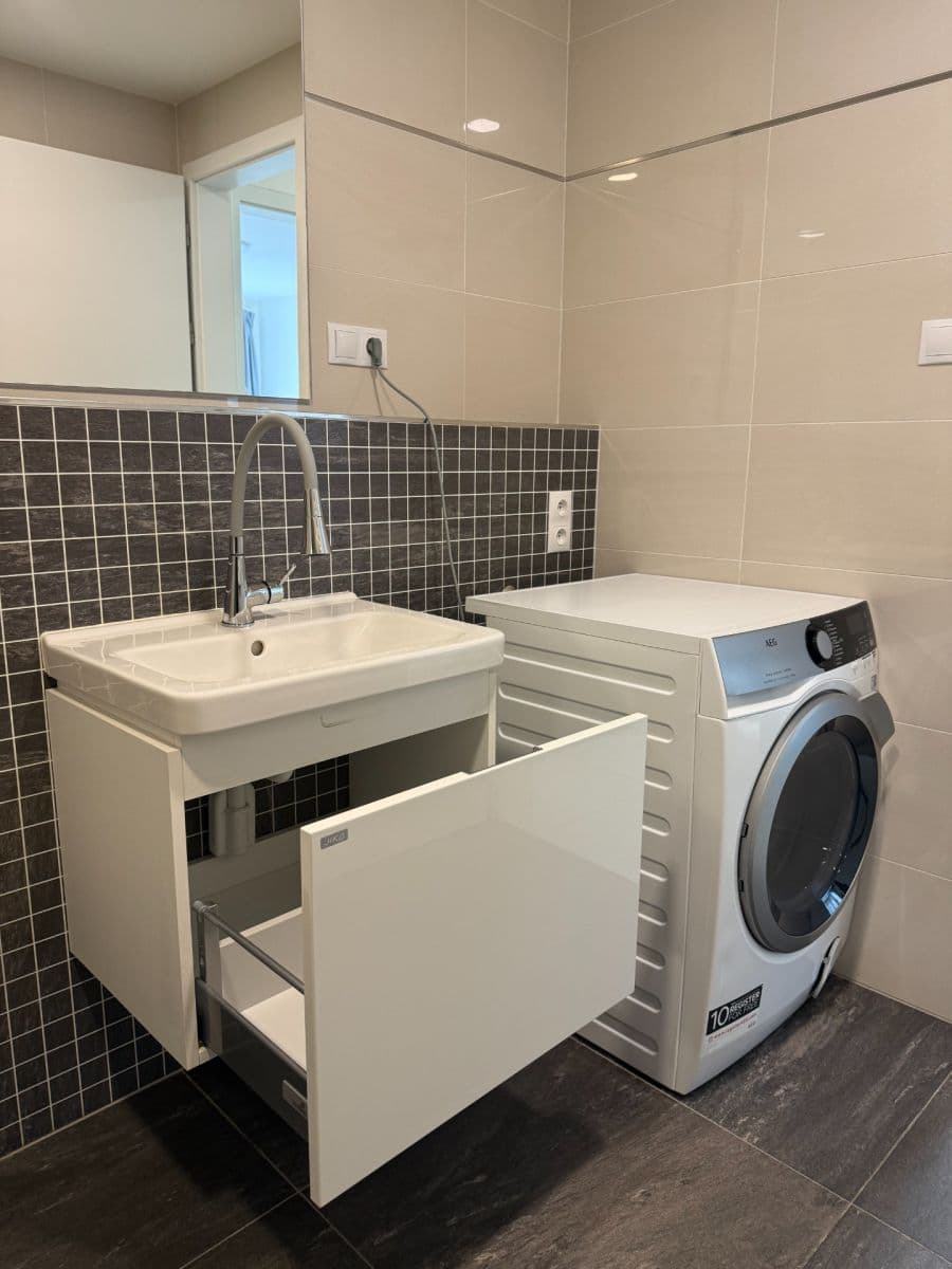 Pronájem bytu 1+kk 38 m², Mantovská, Praha, Praha Pronájem bytu 1+kk 38 m², Mantovská, Praha, Praha