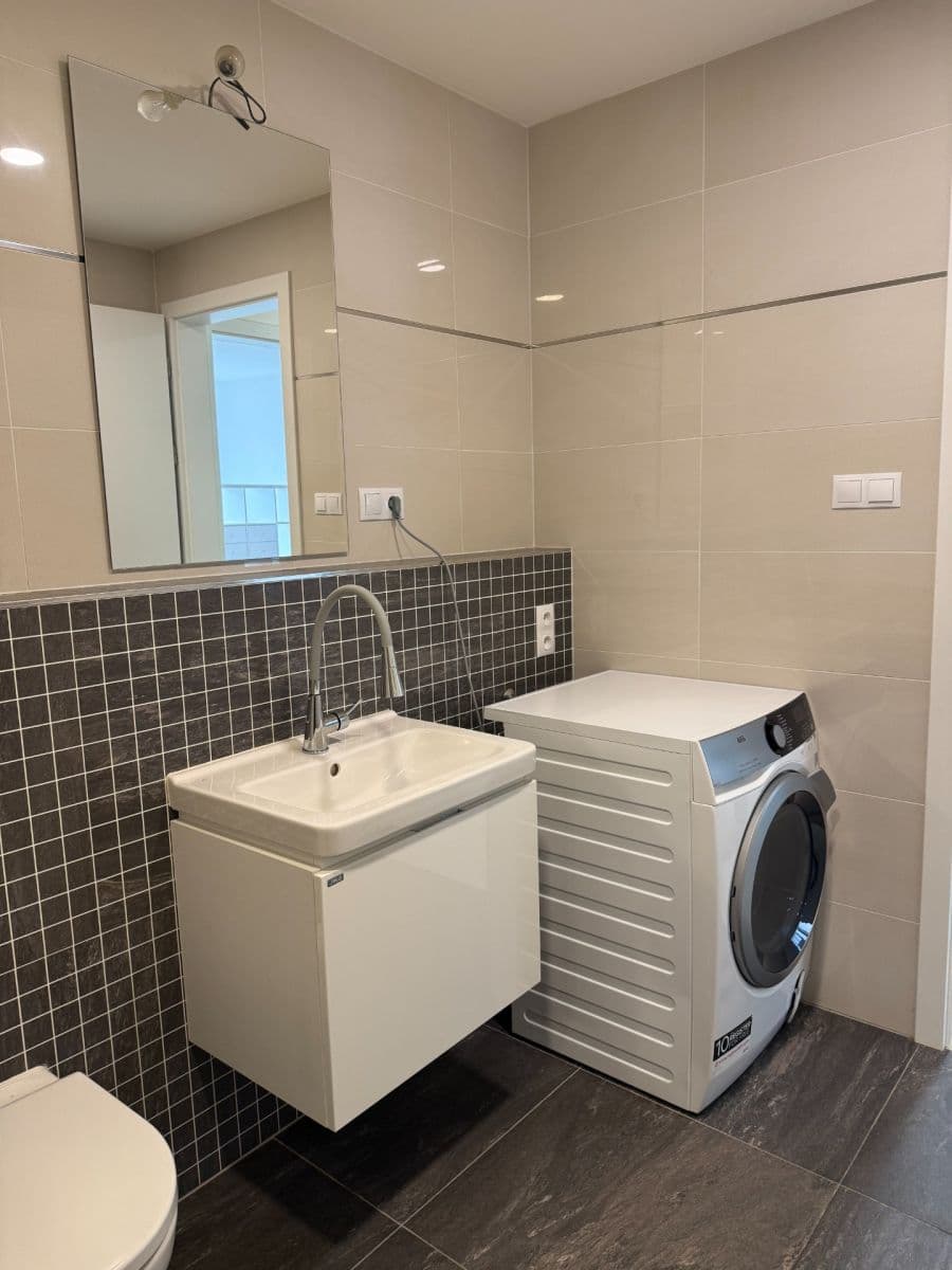Pronájem bytu 1+kk 38 m², Mantovská, Praha, Praha Pronájem bytu 1+kk 38 m², Mantovská, Praha, Praha