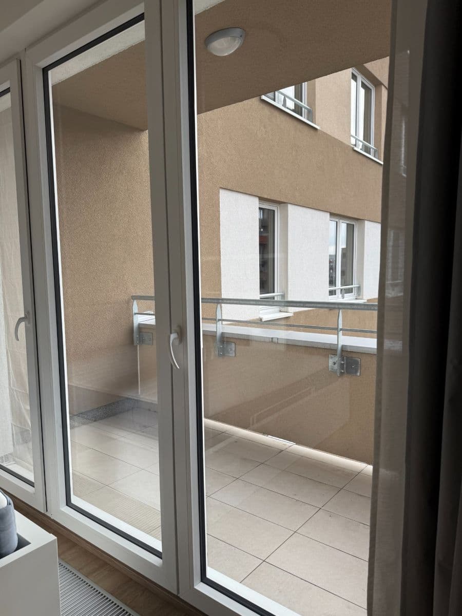 Pronájem bytu 1+kk 38 m², Mantovská, Praha, Praha Pronájem bytu 1+kk 38 m², Mantovská, Praha, Praha